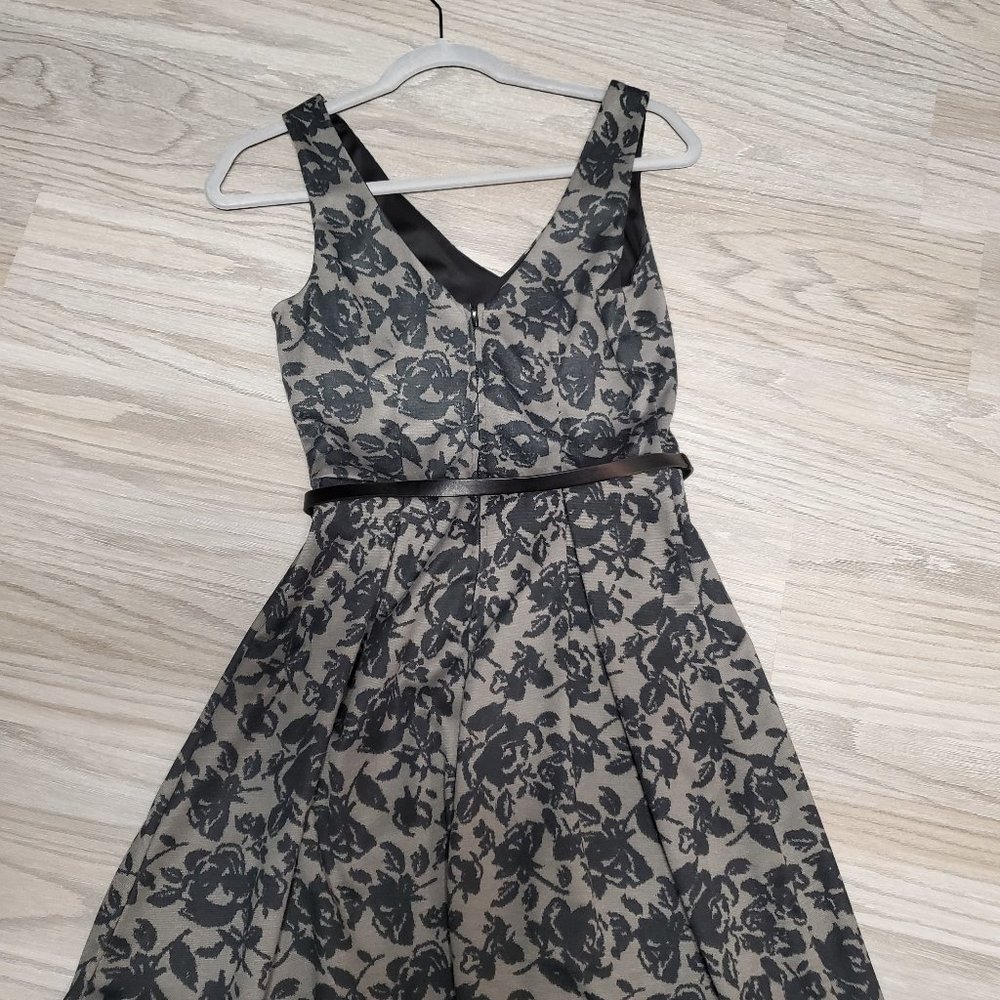 IZ Byer Floral Sleeveless Dress, Size 5 - Picture 3 of 4